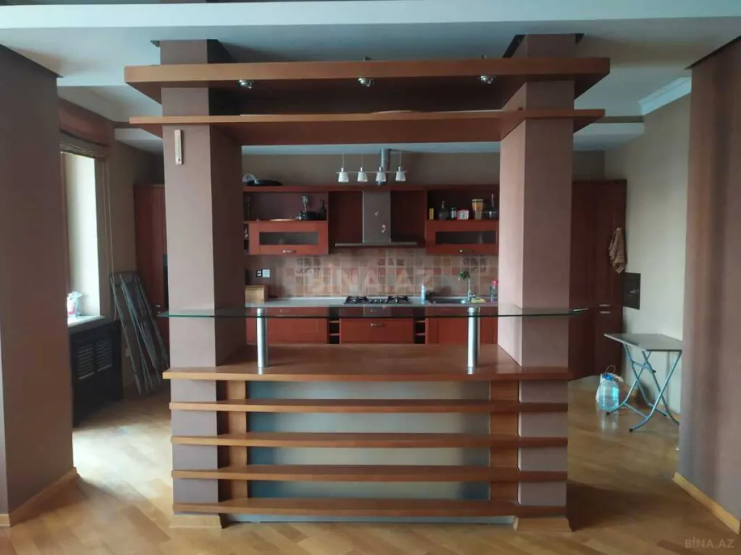 Satılır 4 otaqlı mənzil 158 m²