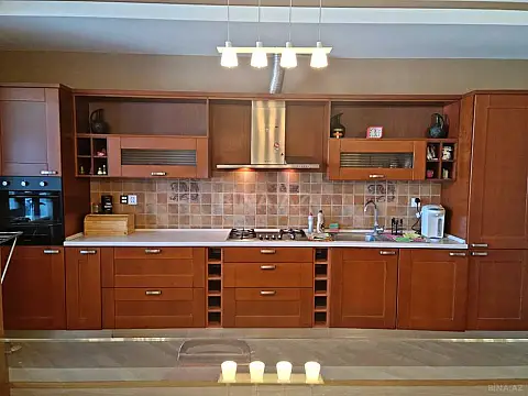 Satılır 4 otaqlı mənzil 158 m²