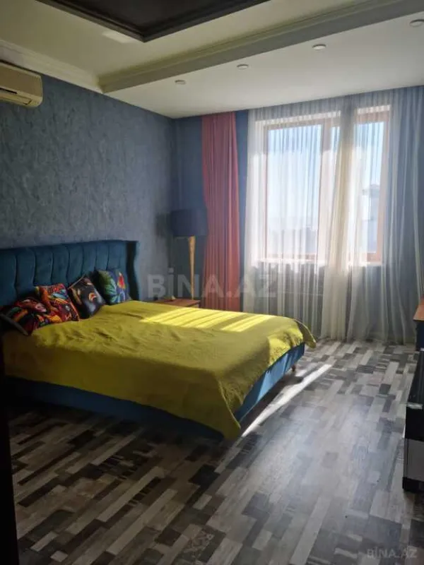 Satılır 4 otaqlı mənzil 158 m²