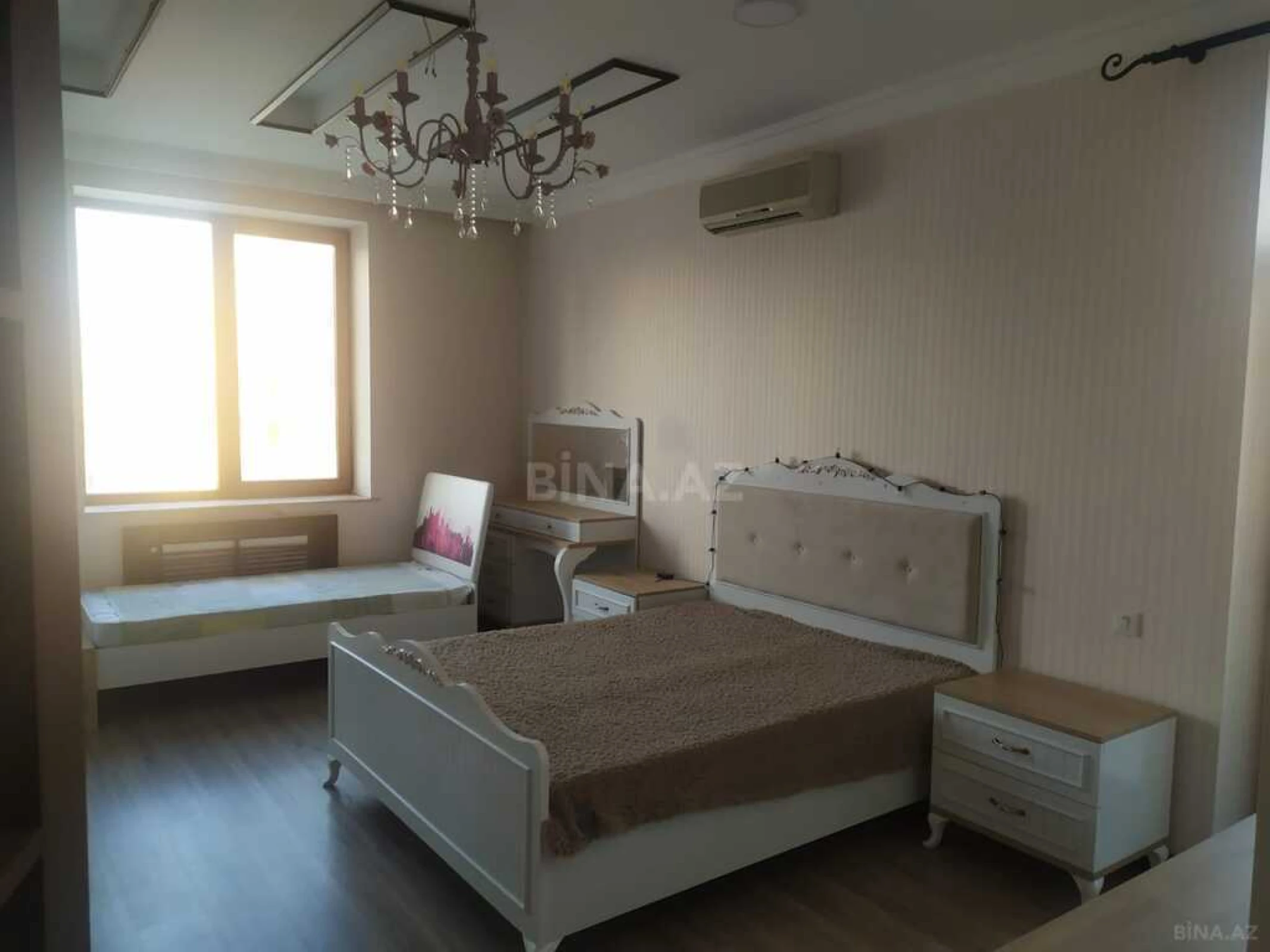 Satılır 4 otaqlı mənzil 158 m²