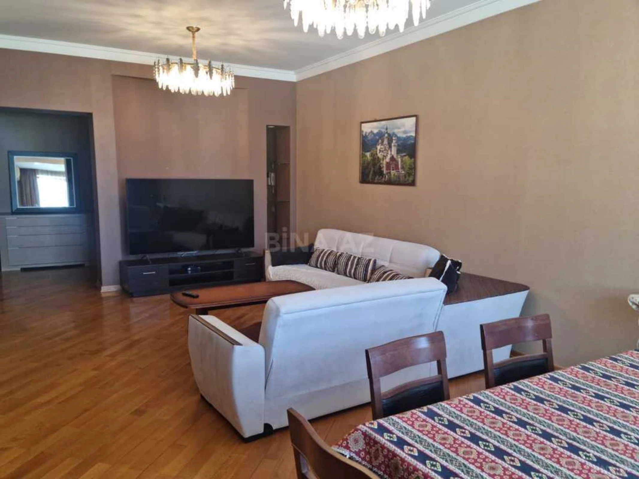 Satılır 4 otaqlı mənzil 158 m²