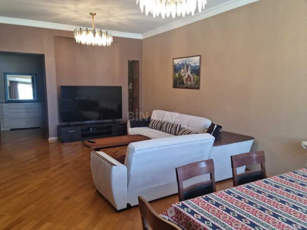 Satılır 4 otaqlı mənzil 158 m²