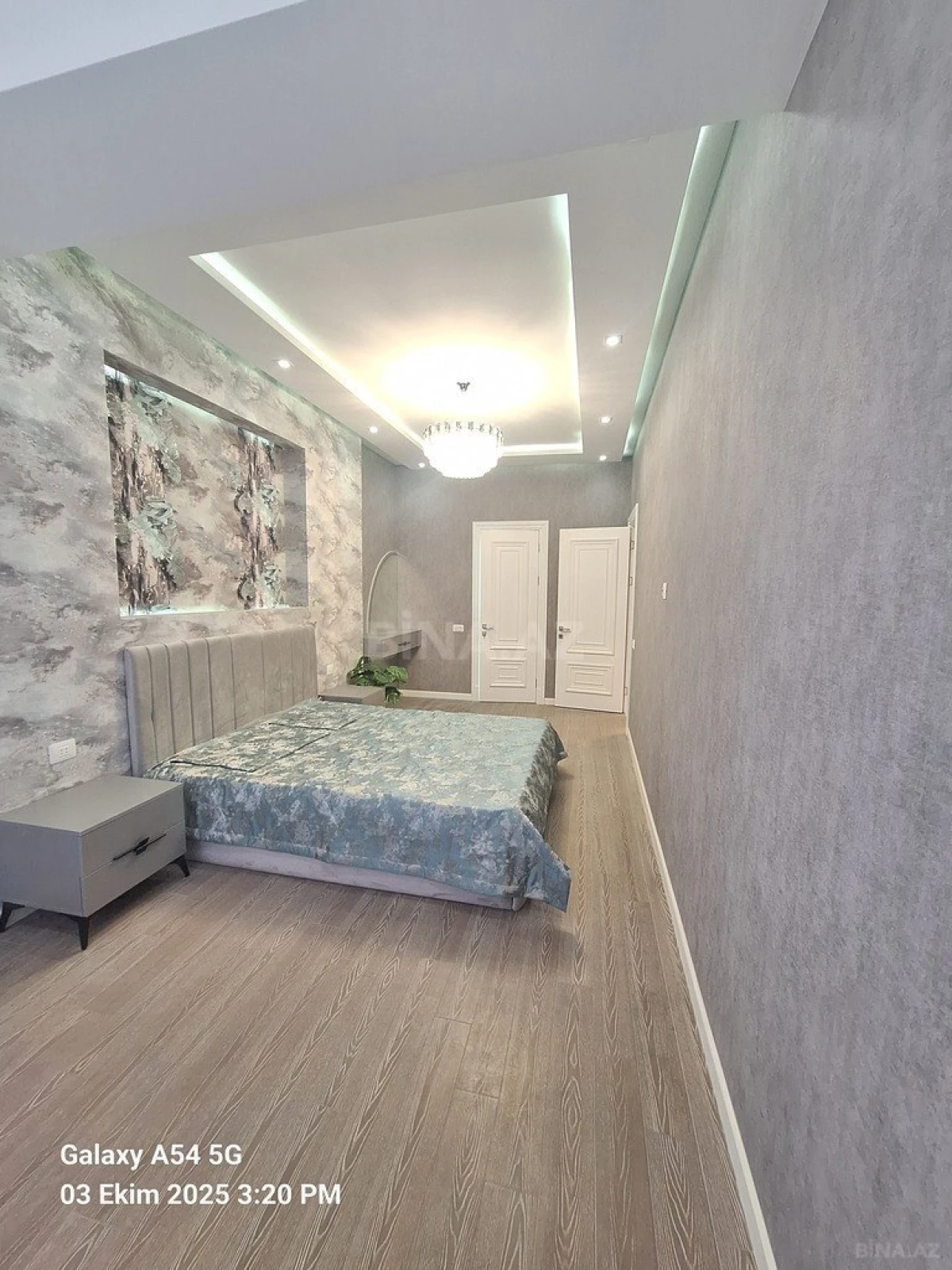 Satılır 3 otaqlı mənzil 140 m²