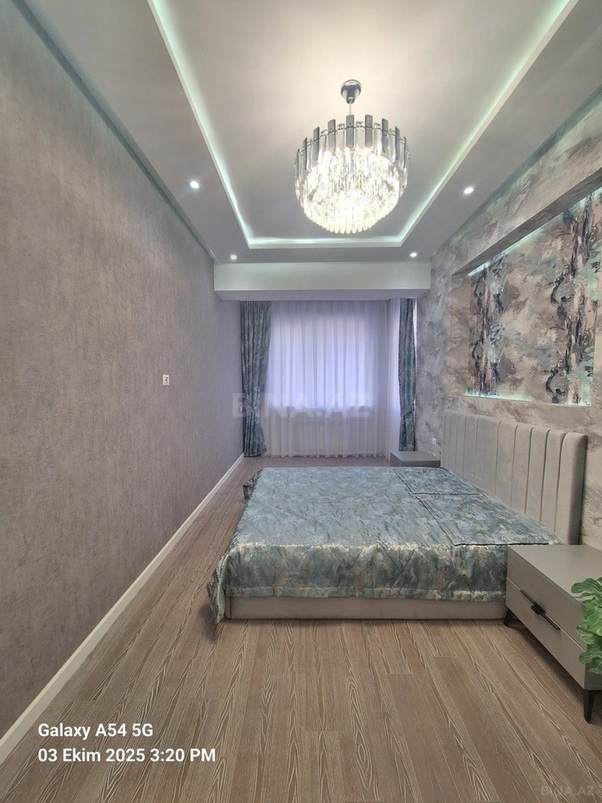 Satılır 3 otaqlı mənzil 140 m²
