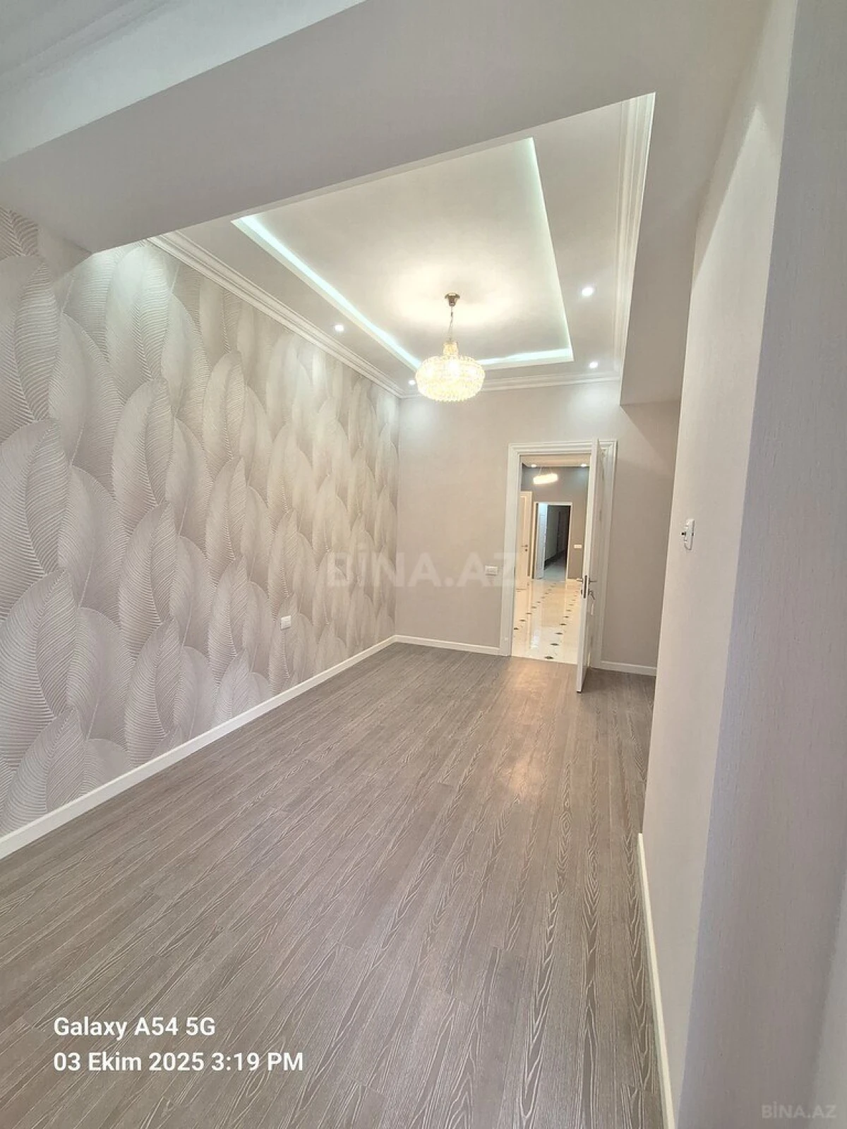 Satılır 3 otaqlı mənzil 140 m²