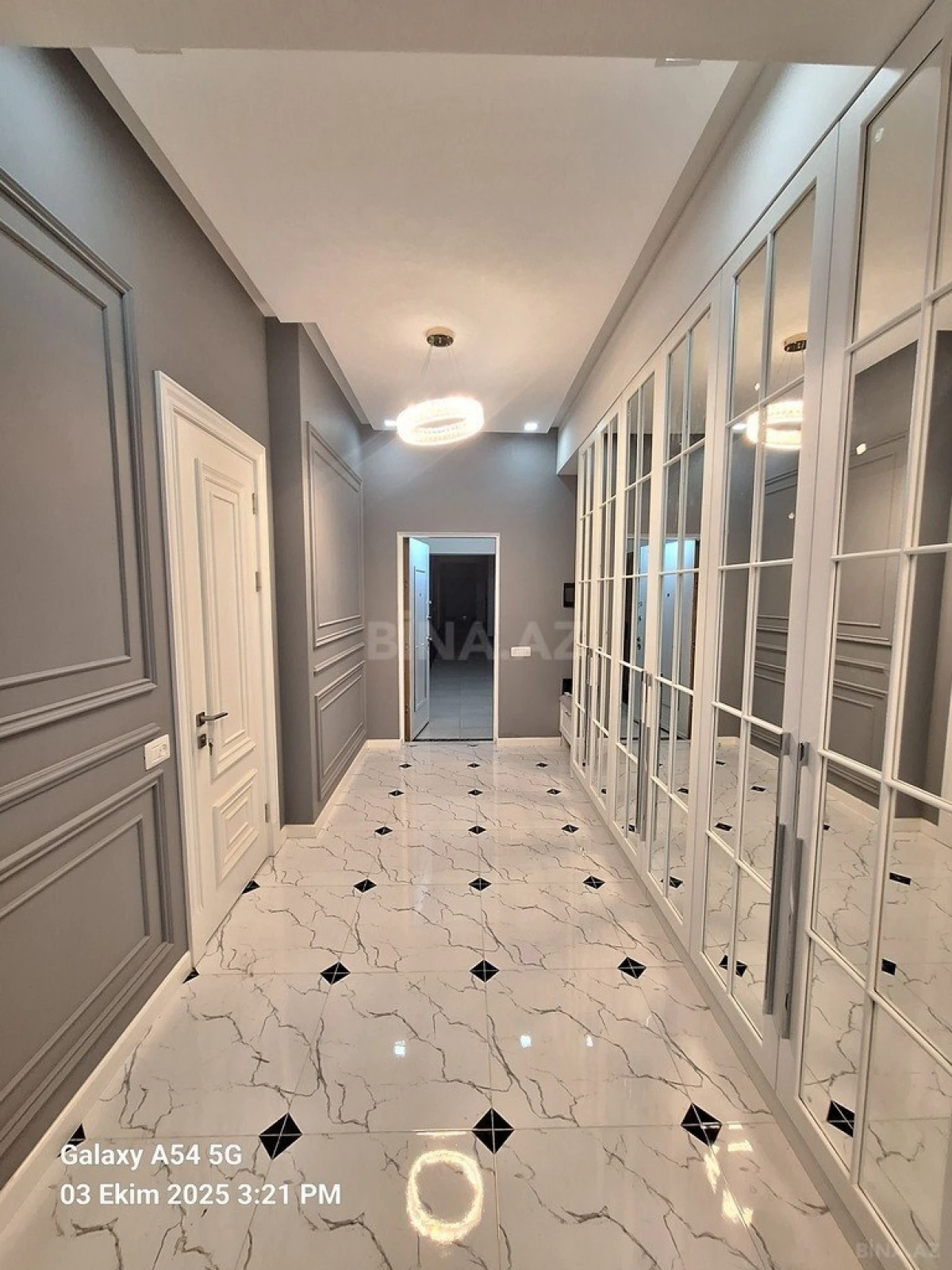 Satılır 3 otaqlı mənzil 140 m²