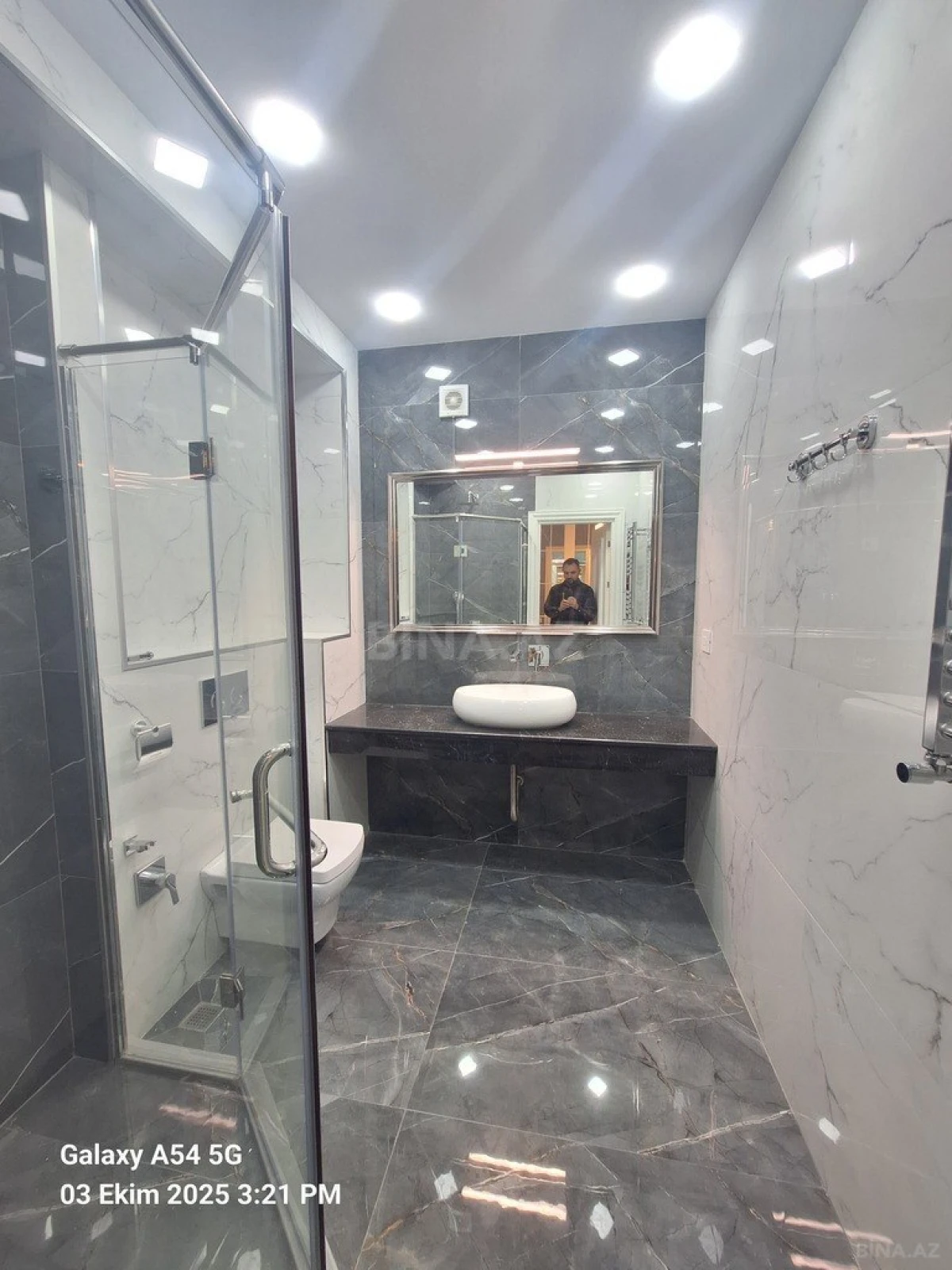 Satılır 3 otaqlı mənzil 140 m²