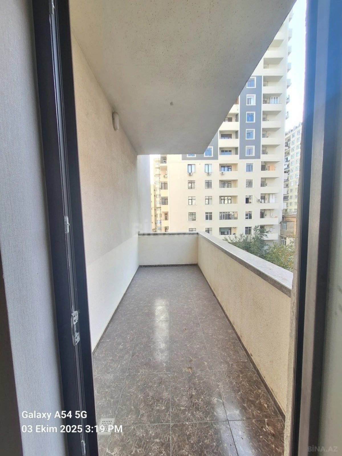 Satılır 3 otaqlı mənzil 140 m²