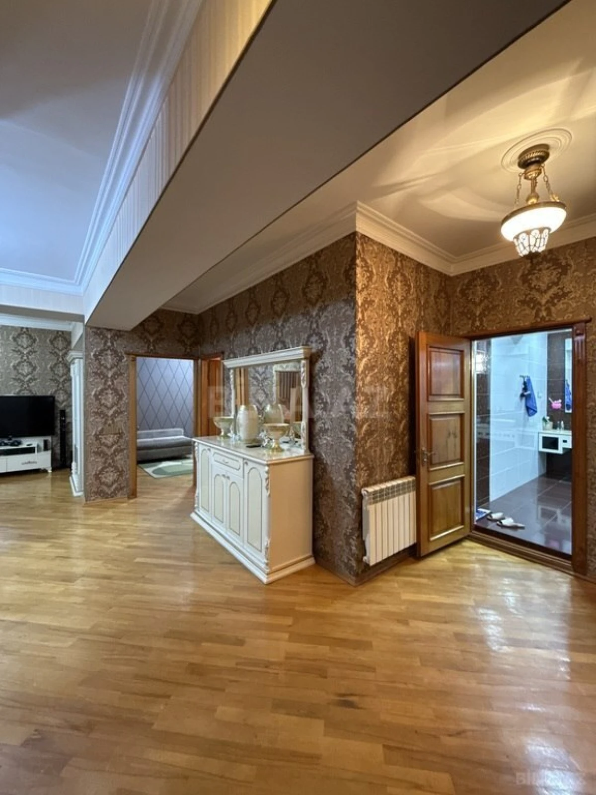 Satılır 4 otaqlı mənzil 123 m²