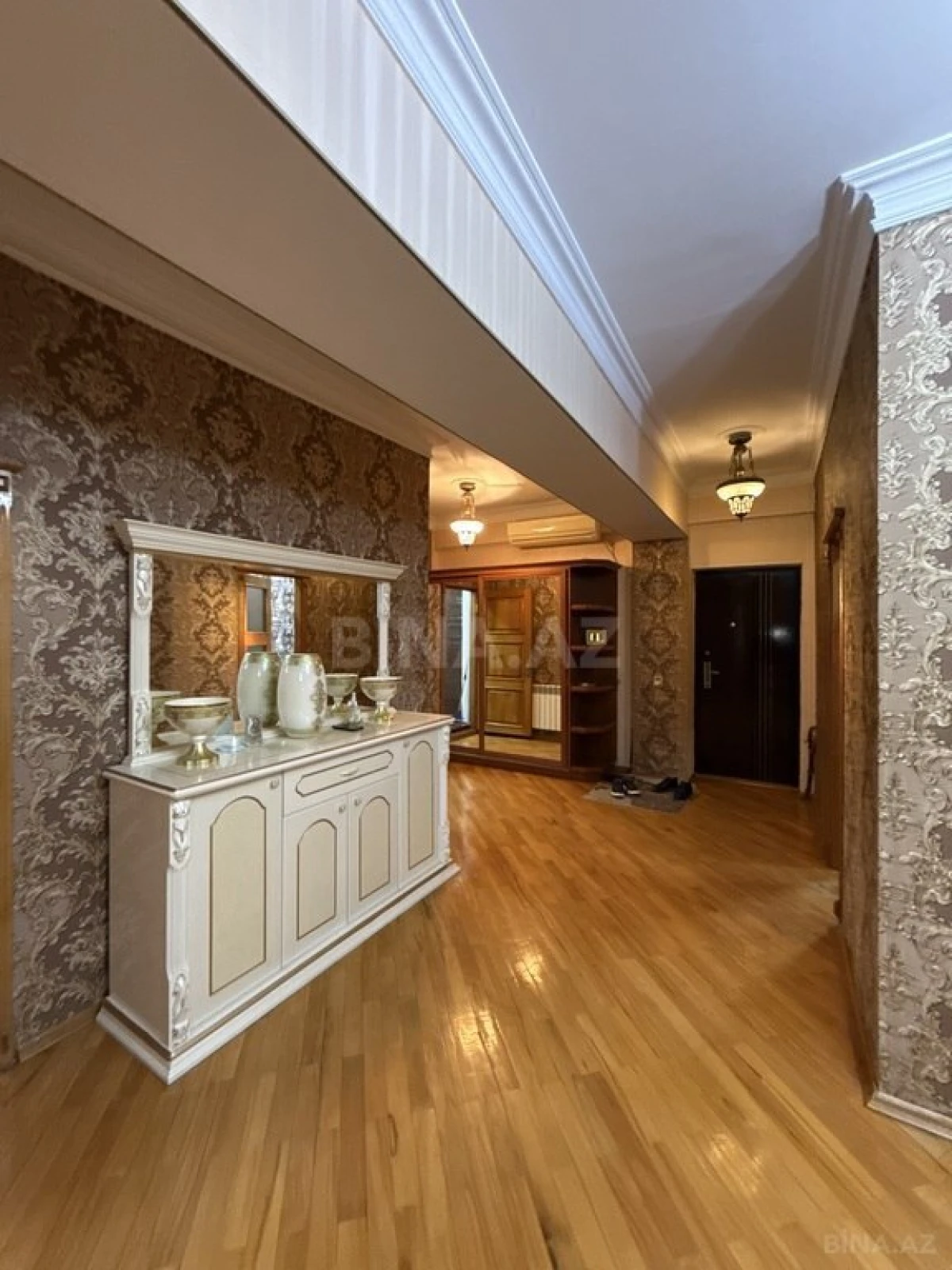 Satılır 4 otaqlı mənzil 123 m²