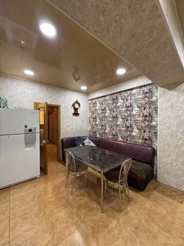 Satılır 4 otaqlı mənzil 123 m²