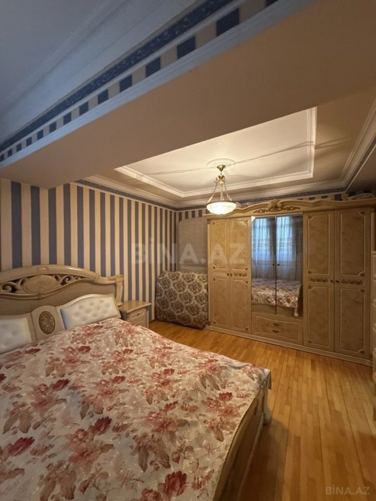 Satılır 4 otaqlı mənzil 123 m²