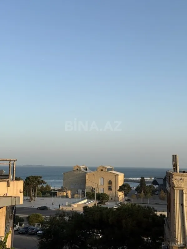 Satılır 4 otaqlı mənzil 123 m²