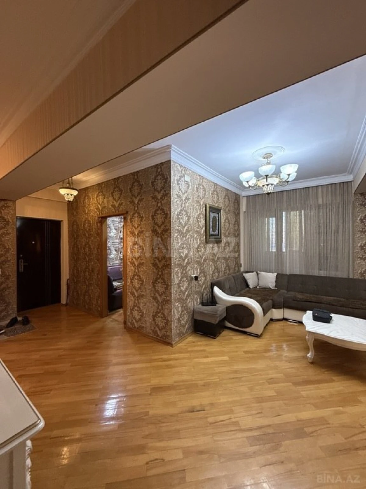 Satılır 4 otaqlı mənzil 123 m²