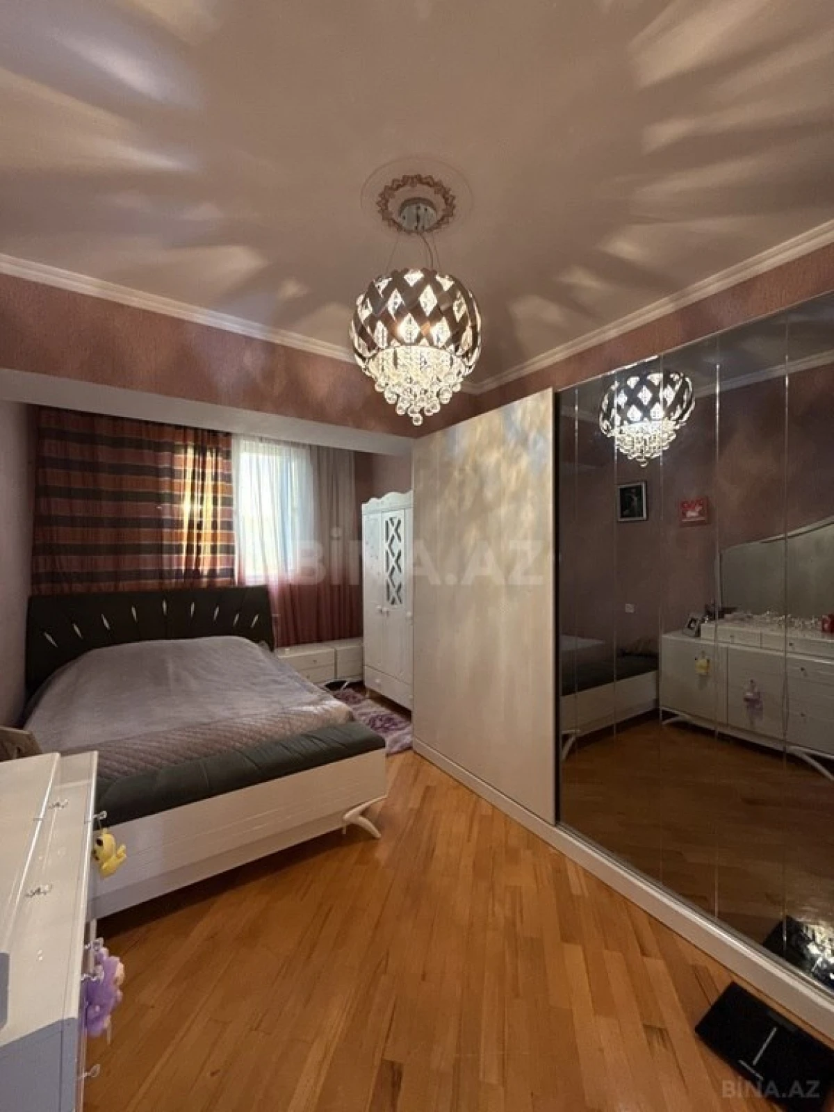 Satılır 4 otaqlı mənzil 123 m²
