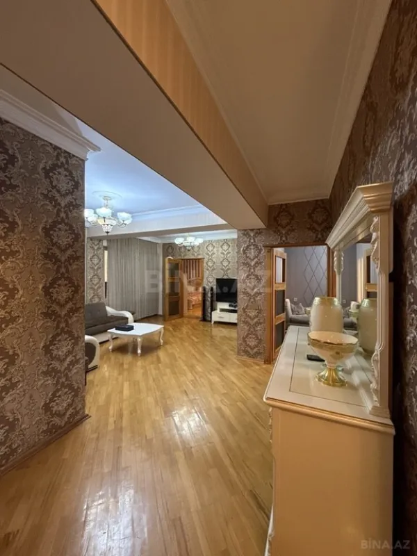 Satılır 4 otaqlı mənzil 123 m²