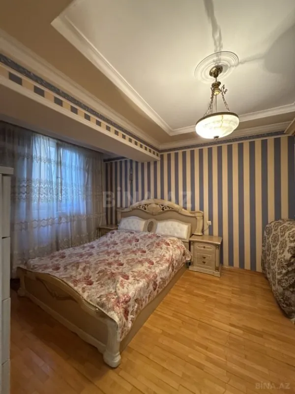 Satılır 4 otaqlı mənzil 123 m²