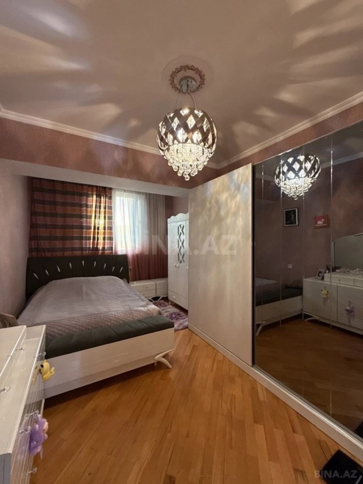 Satılır 4 otaqlı mənzil 123 m²