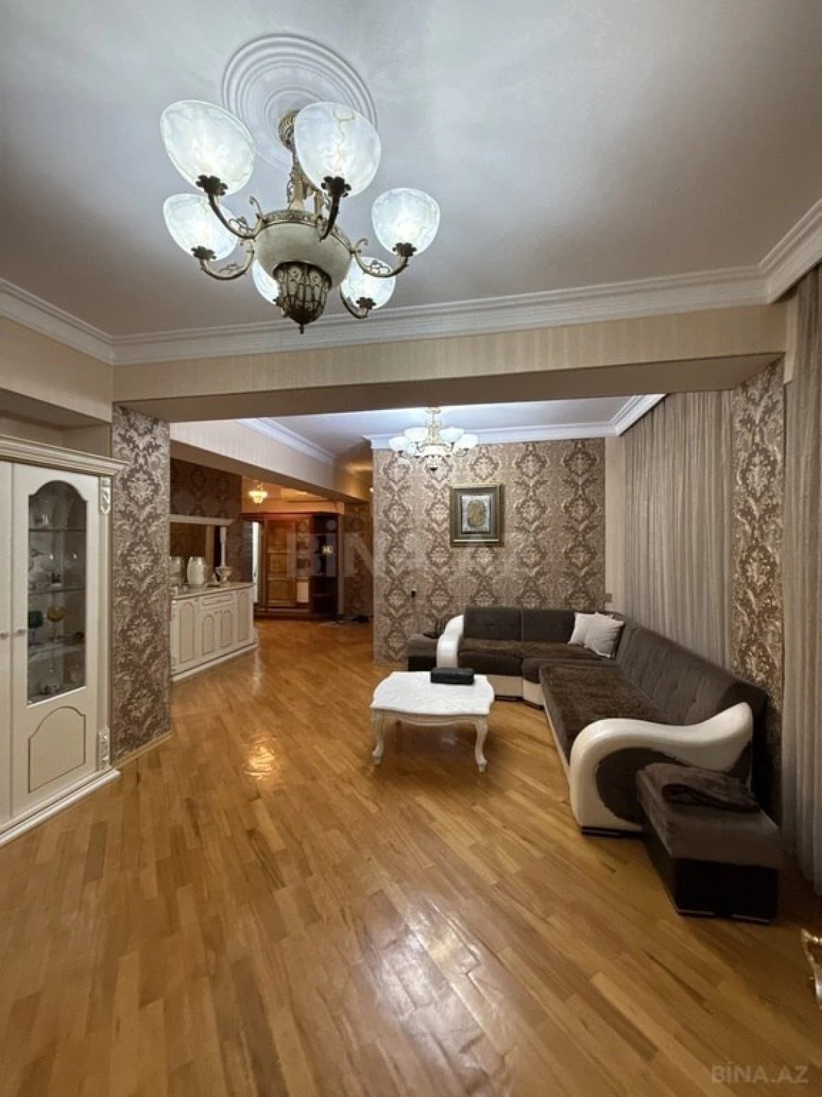 Satılır 4 otaqlı mənzil 123 m²