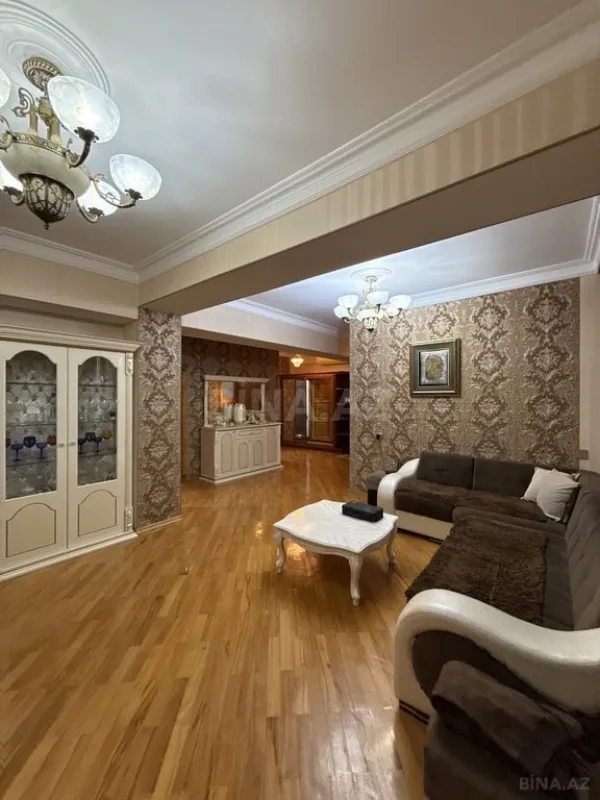 Satılır 4 otaqlı mənzil 123 m²