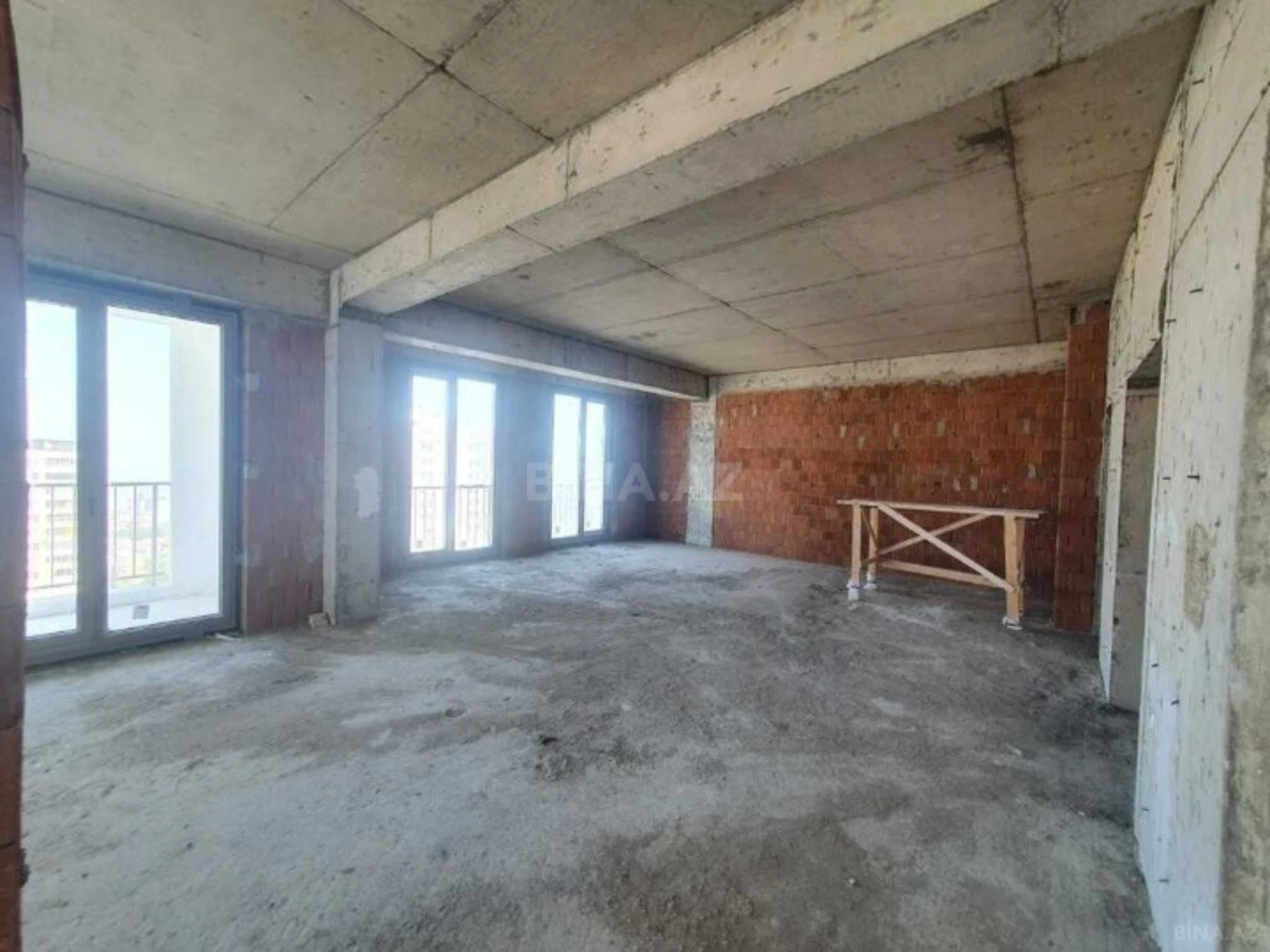 Satılır 4 otaqlı mənzil 148.3 m²