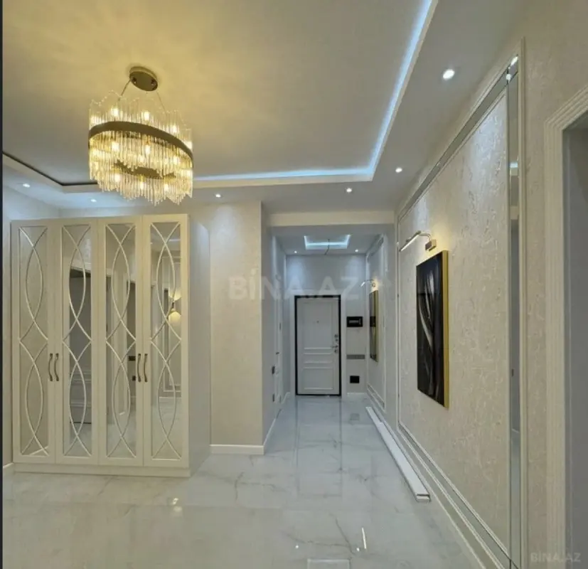 Satılır 3 otaqlı mənzil 105 m²