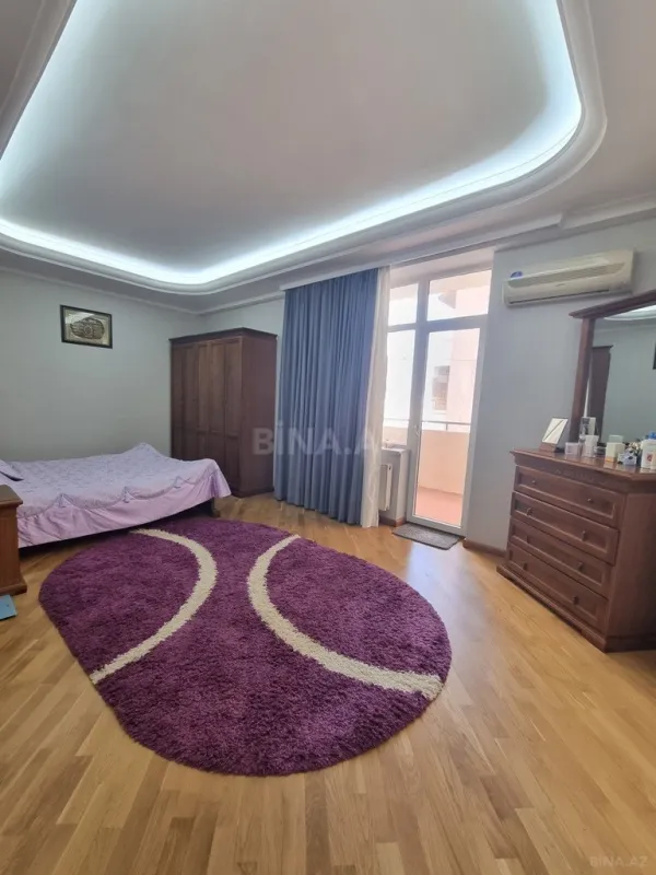 Satılır 3 otaqlı mənzil 156 m²