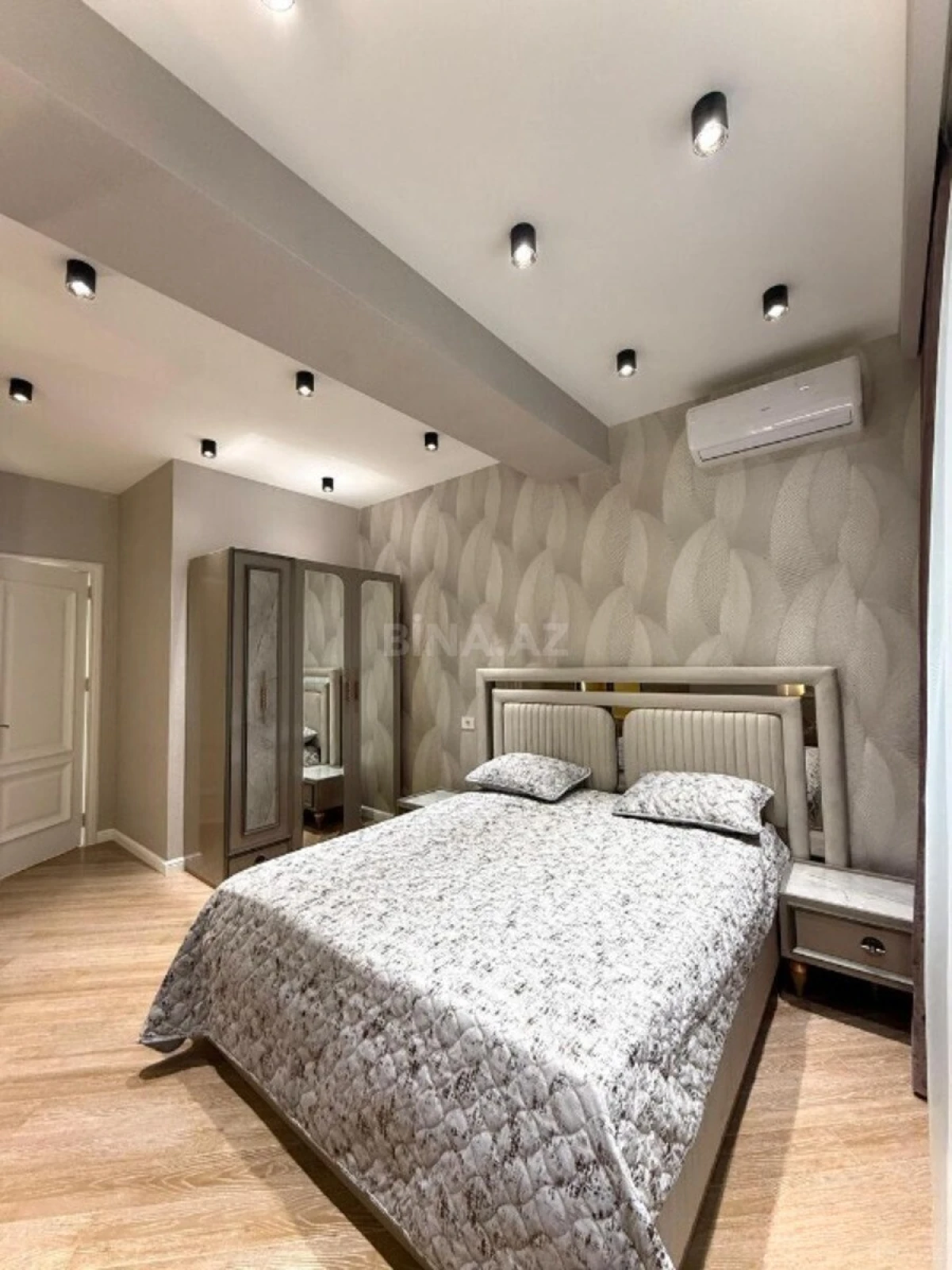 Satılır 3 otaqlı mənzil 128 m²