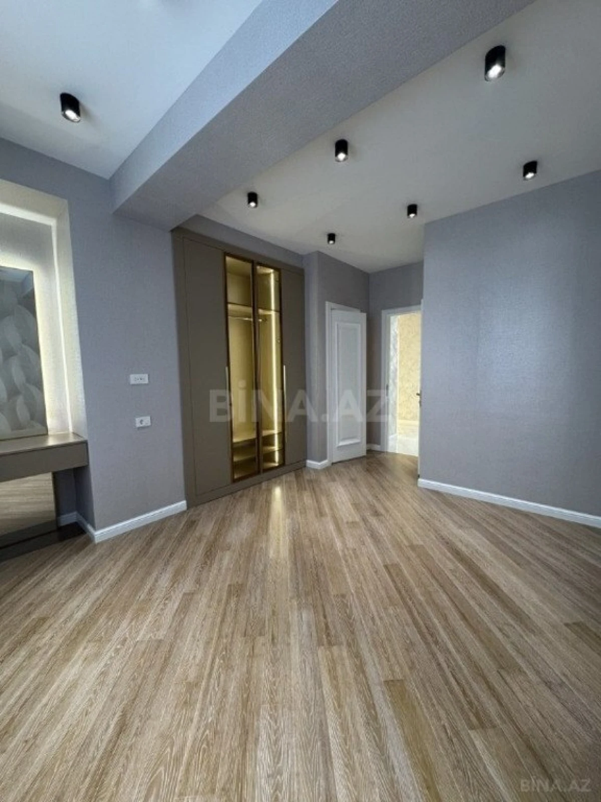Satılır 3 otaqlı mənzil 128 m²