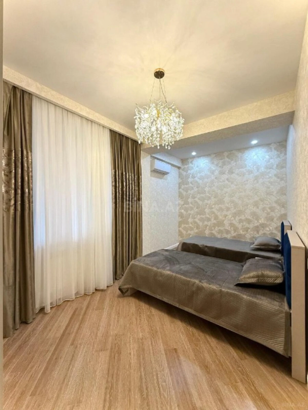 Satılır 3 otaqlı mənzil 128 m²
