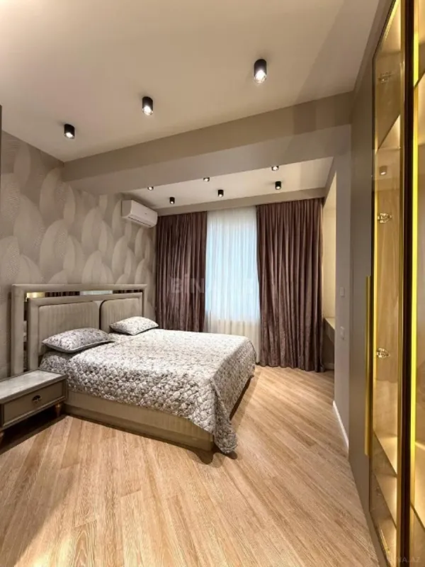 Satılır 3 otaqlı mənzil 128 m²