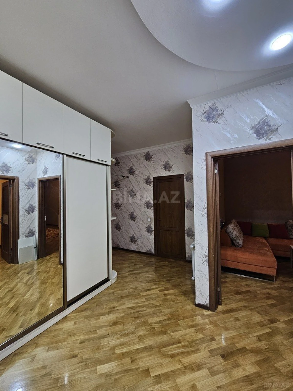 Kirayə verilir 3 otaqlı mənzil 101 m²