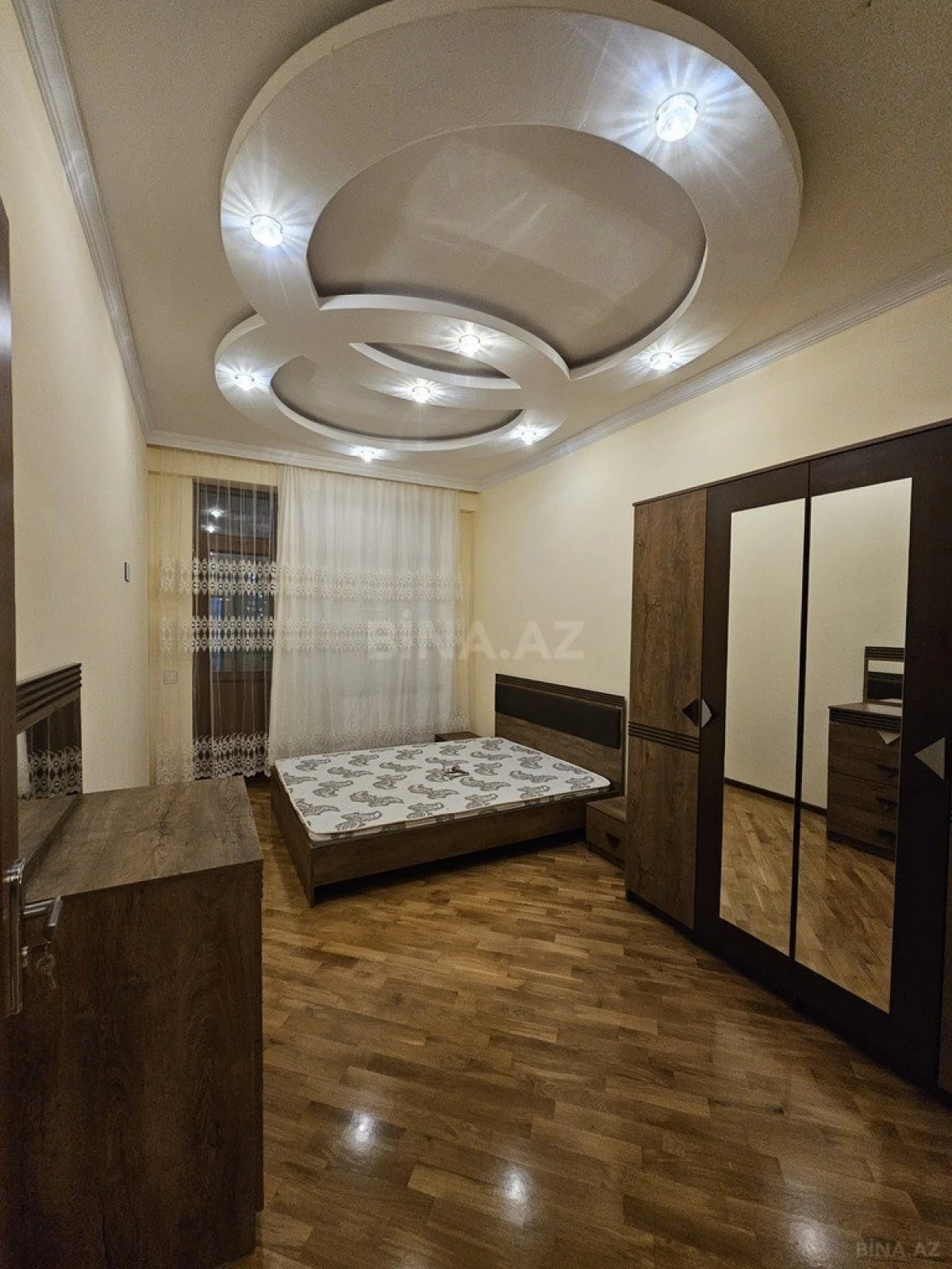 Kirayə verilir 3 otaqlı mənzil 101 m²