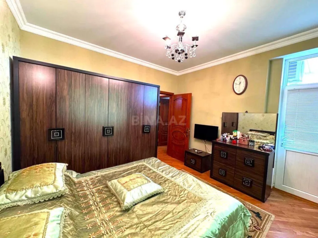 Satılır 3 otaqlı mənzil 125 m²