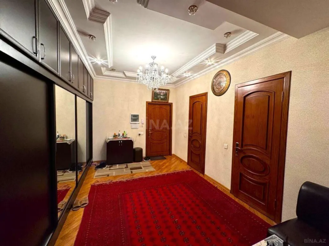 Satılır 3 otaqlı mənzil 125 m²