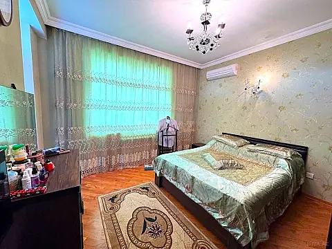 Satılır 3 otaqlı mənzil 125 m²
