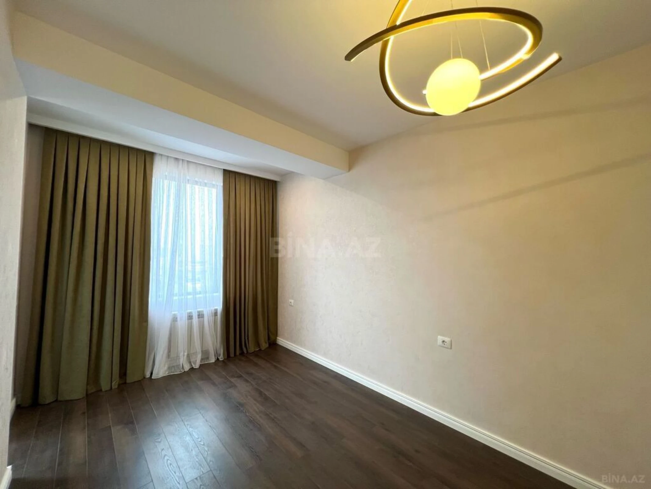 Satılır 3 otaqlı mənzil 98 m²