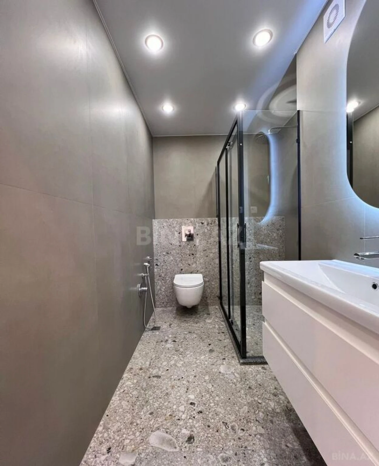 Satılır 3 otaqlı mənzil 98 m²