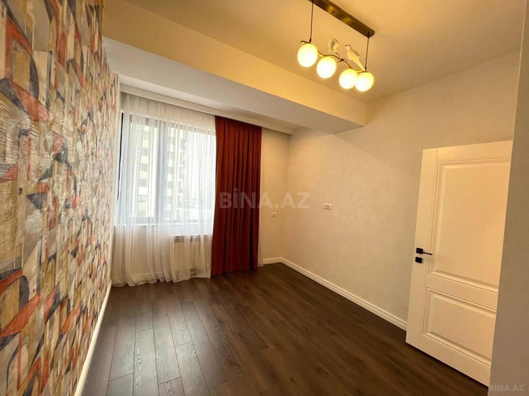 Satılır 3 otaqlı mənzil 98 m²