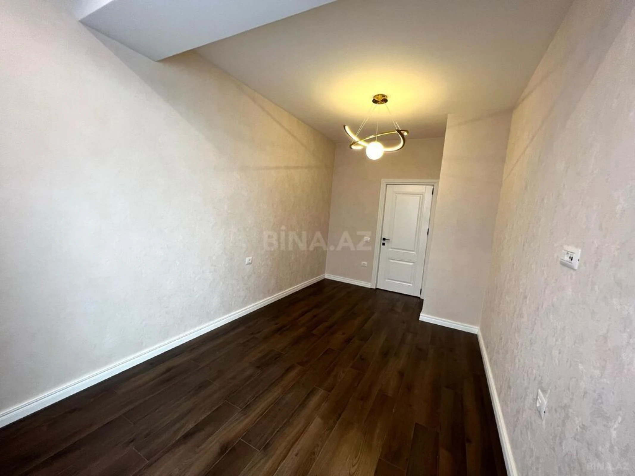 Satılır 3 otaqlı mənzil 98 m²