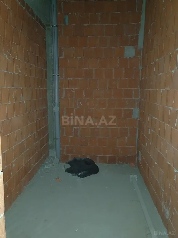 Satılır 4 otaqlı mənzil 173 m²