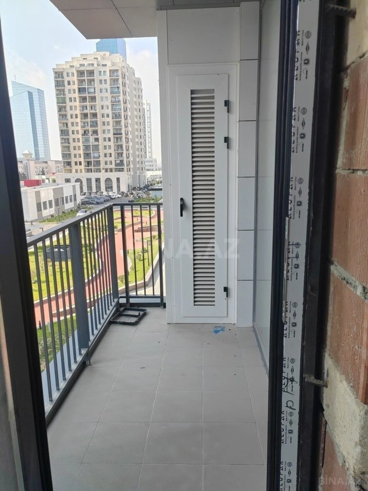 Satılır 4 otaqlı mənzil 173 m²