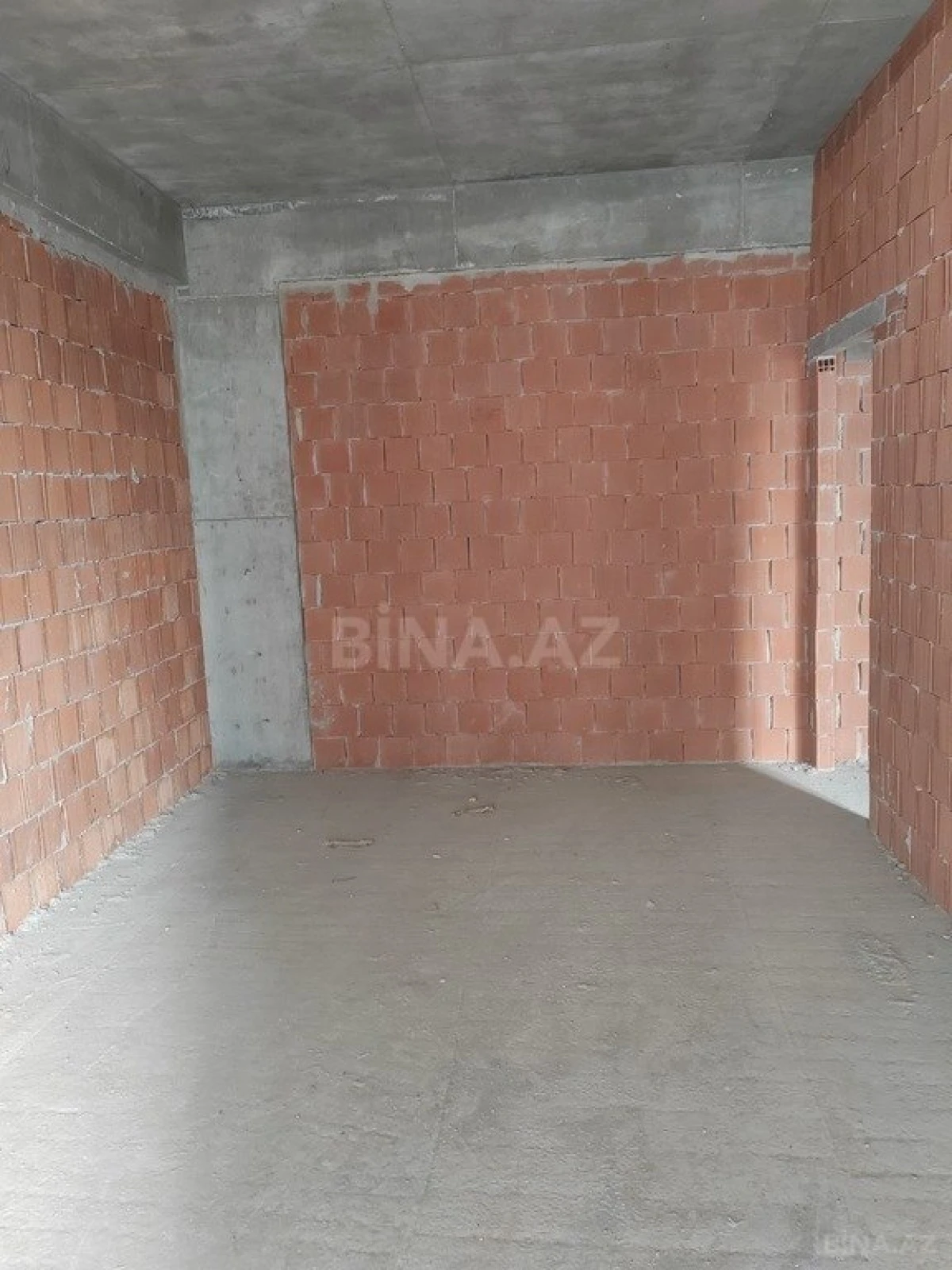 Satılır 4 otaqlı mənzil 173 m²