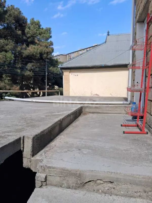 Satılır 6 otaqlı həyət evi 220 m²