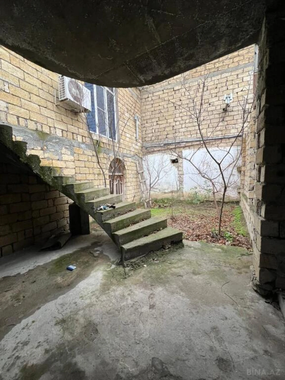 Satılır 6 otaqlı həyət evi 220 m²