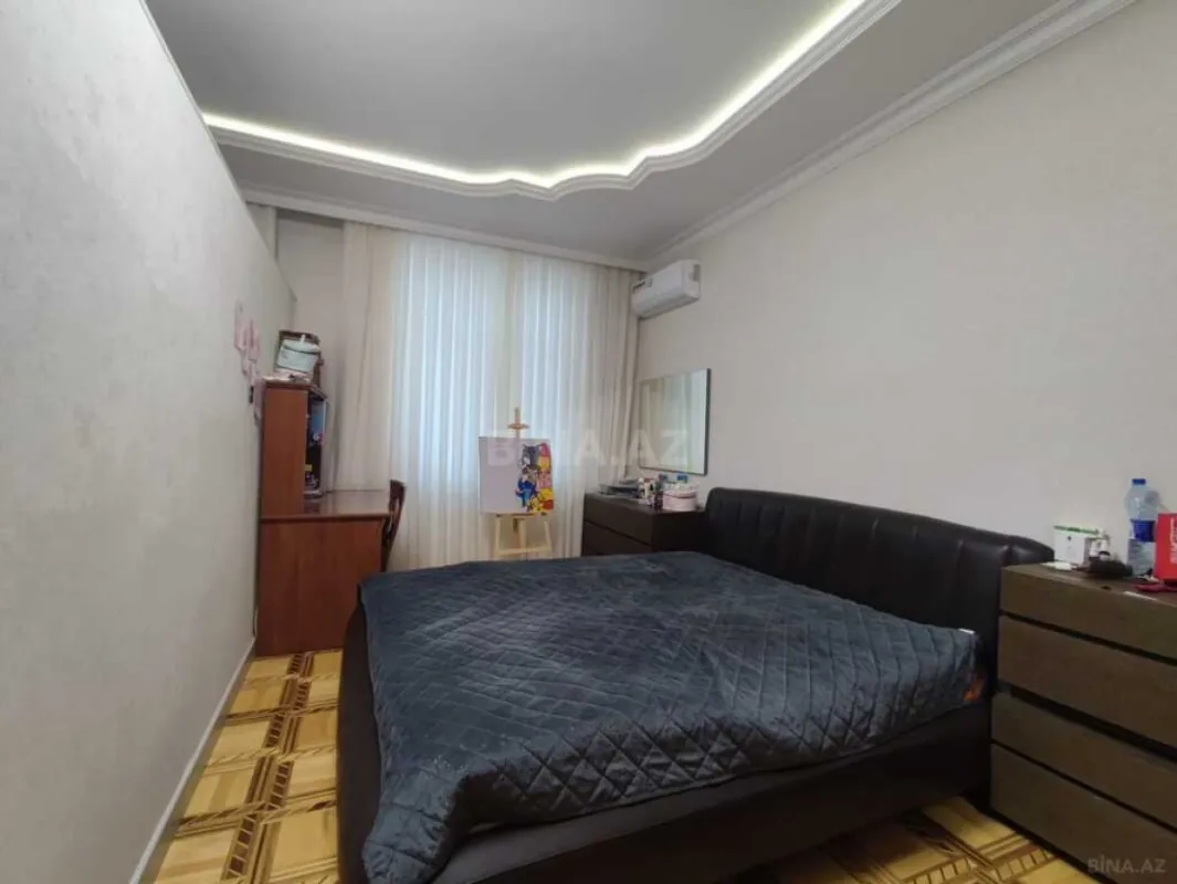 Satılır 4 otaqlı mənzil 220 m²