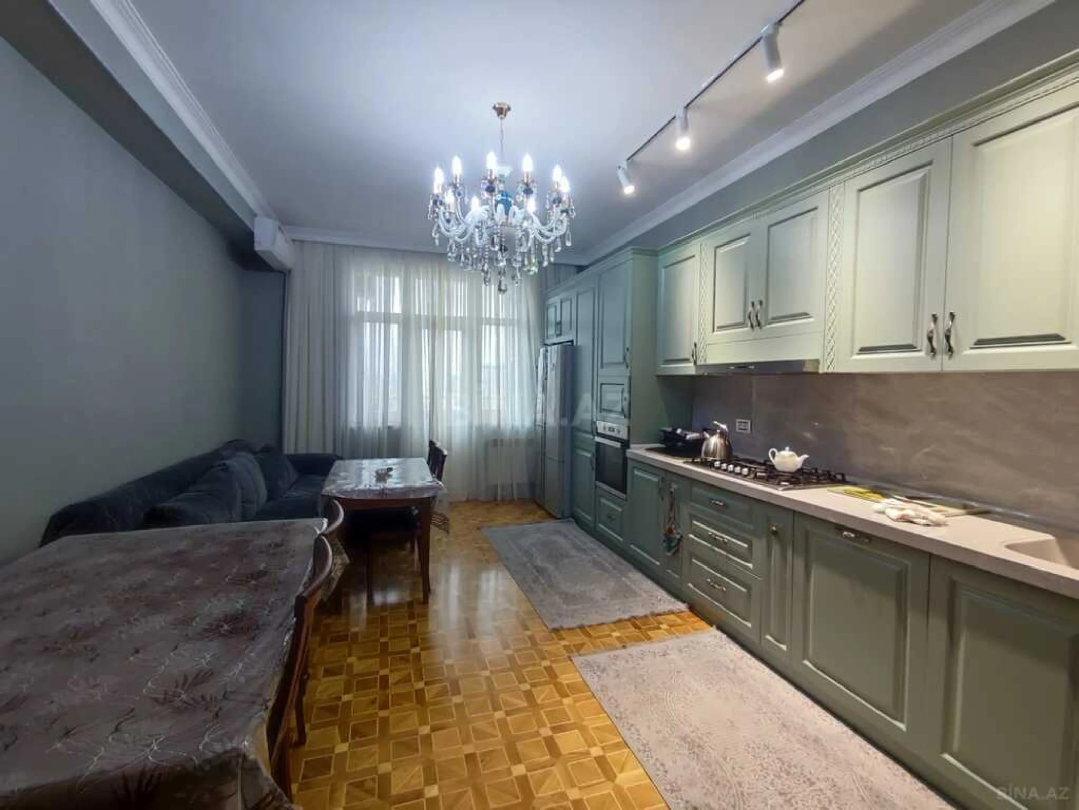 Satılır 4 otaqlı mənzil 220 m²