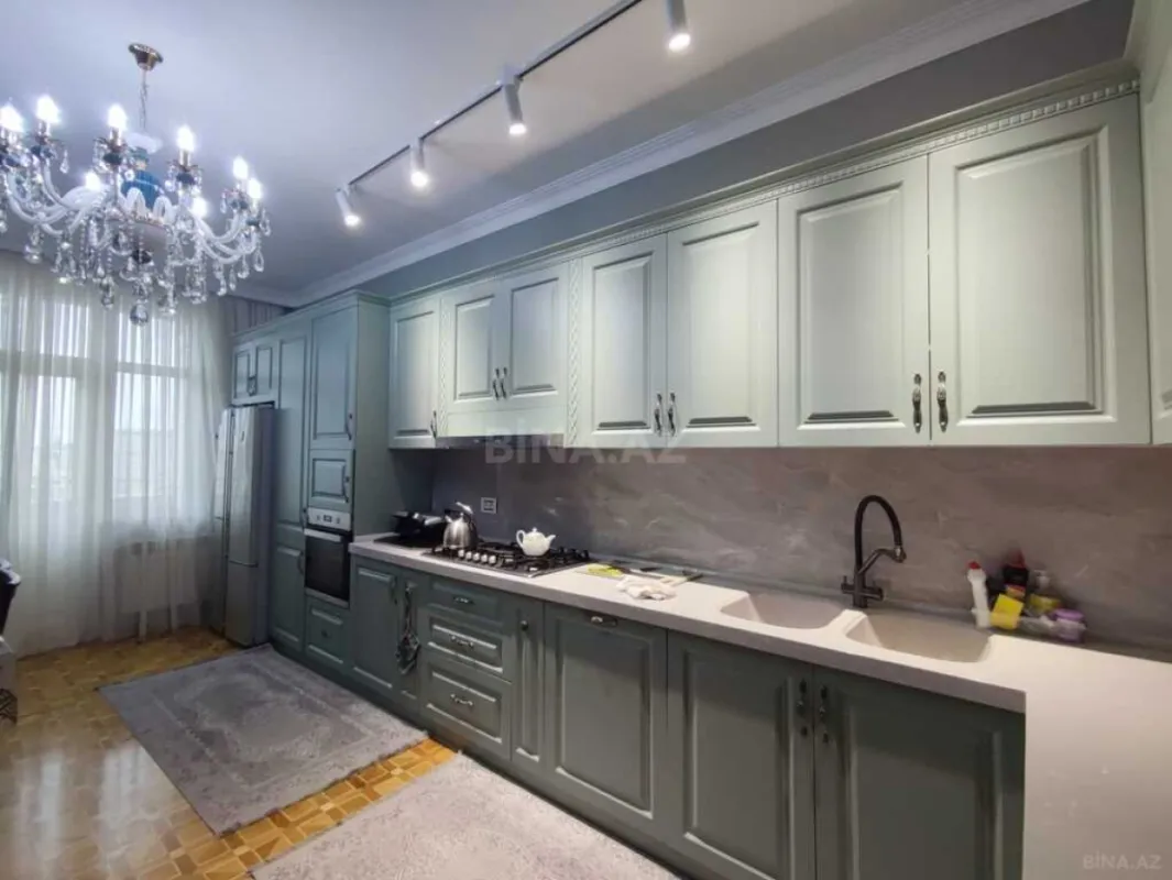 Satılır 4 otaqlı mənzil 220 m²