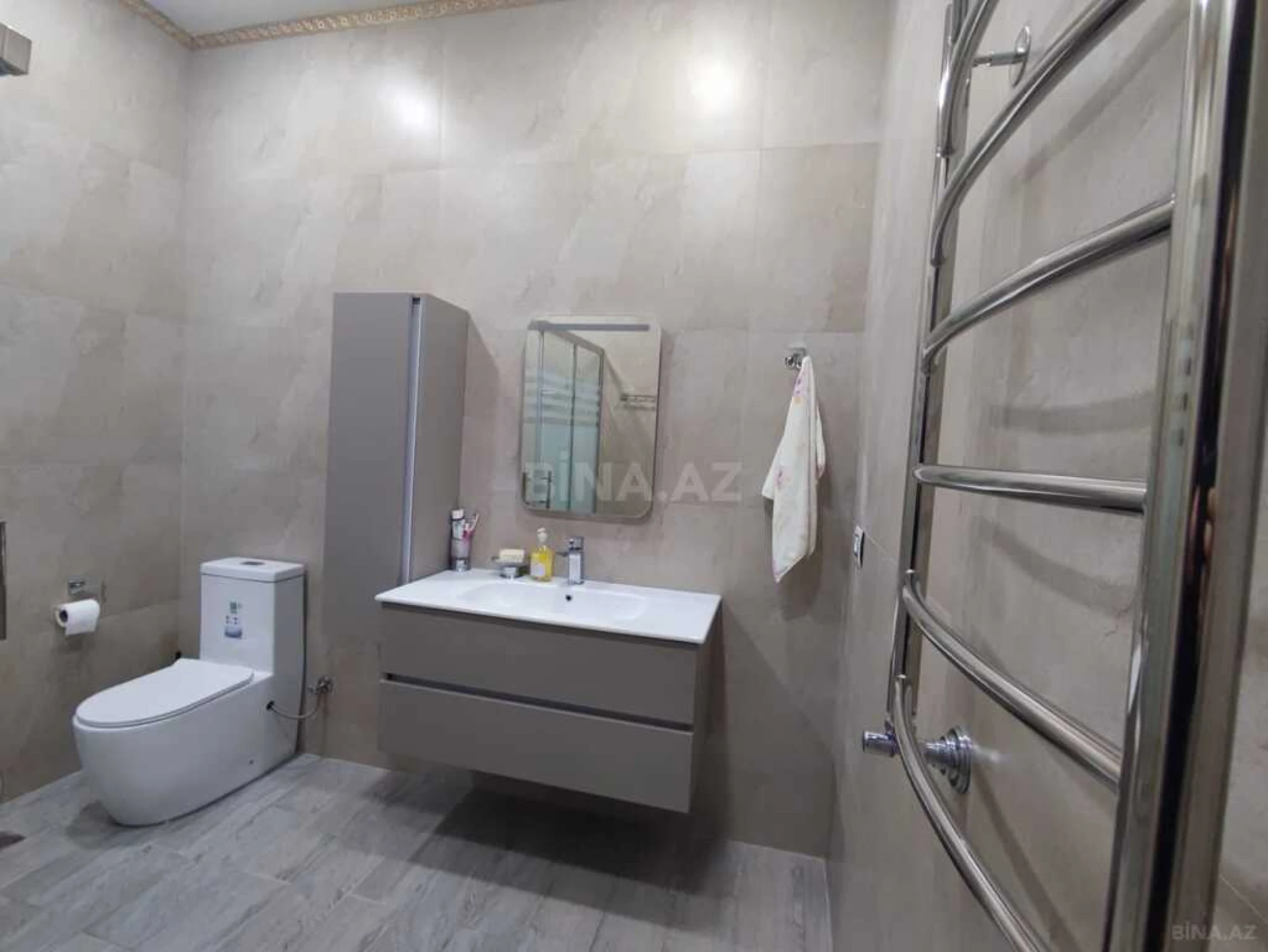 Satılır 4 otaqlı mənzil 220 m²