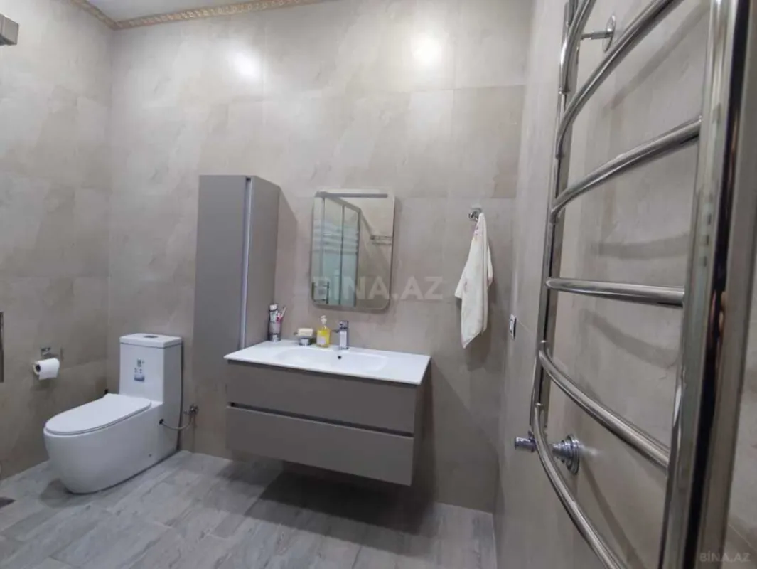 Satılır 4 otaqlı mənzil 220 m²